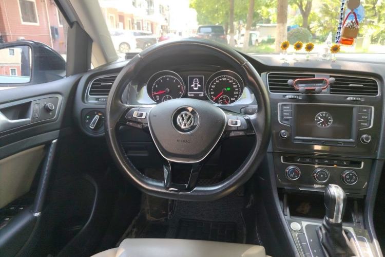 Used Volkswagen Golf 2017 230TSI Automatic Luxury Million-Vehicle Commemorative Edition Steering Wheel