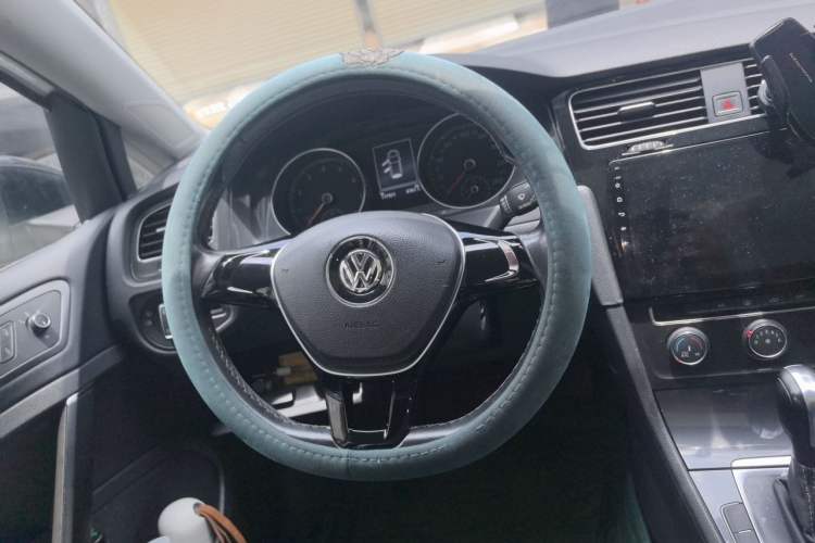 Used Volkswagen Golf 2017 1.6L Automatic Comfort Million-Vehicle Anniversary Edition Steering Wheel