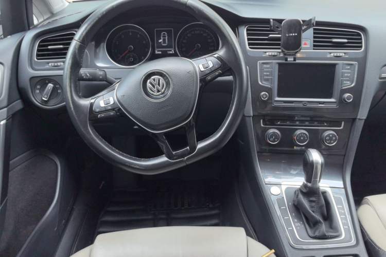 Used Volkswagen Golf 2017 230TSI Automatic Luxury Million-Vehicle Commemorative Edition Steering Wheel