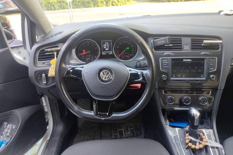 Used Volkswagen Golf 2017 1.6L Automatic Comfort Million-Vehicle Anniversary Edition Steering Wheel