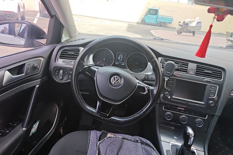 Used Volkswagen Golf 2017 230TSI Automatic Comfort Edition – Celebrating Milestone of One Million Units Steering Wheel