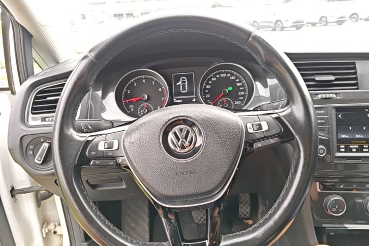 Used Volkswagen Golf 2017 230TSI Automatic Luxury Million-Vehicle Commemorative Edition Steering Wheel