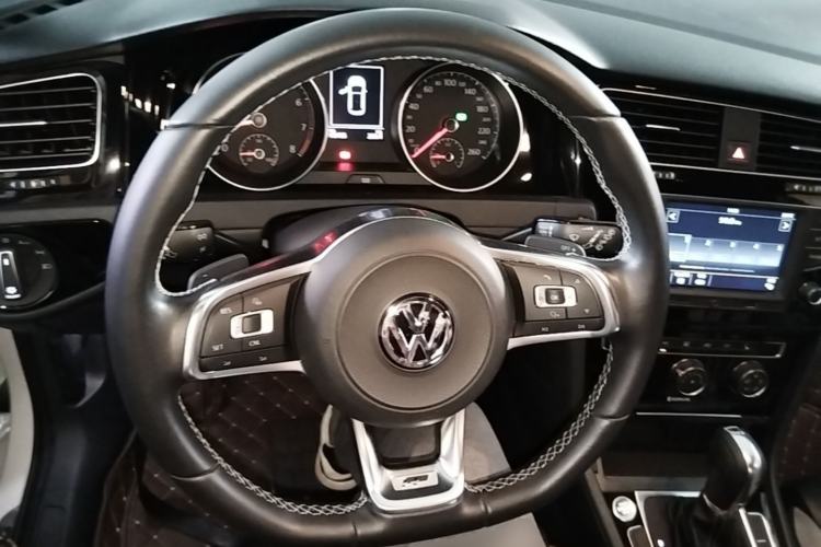 Used Volkswagen Golf 2017 280TSI Automatic R-Line Million-Vehicle Commemorative Edition Steering Wheel