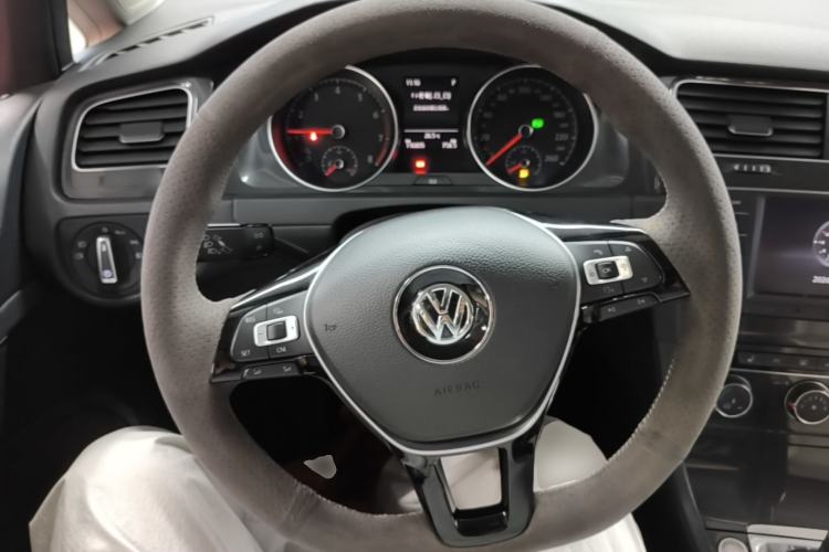 Used Volkswagen Golf 2017 230TSI Automatic Luxury Million-Vehicle Commemorative Edition Steering Wheel