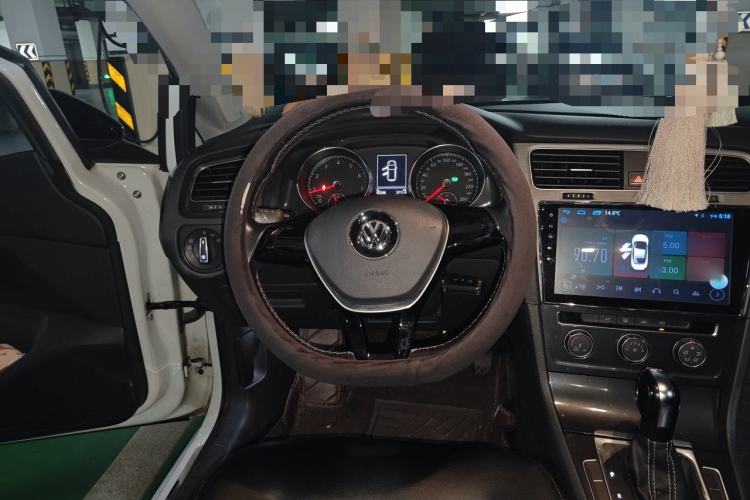 Used Volkswagen Golf 2017 230TSI Automatic Comfort Edition – Celebrating Milestone of One Million Units Steering Wheel