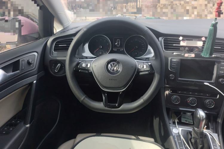 Used Volkswagen Golf 2017 230TSI Automatic Luxury Million-Vehicle Commemorative Edition Steering Wheel