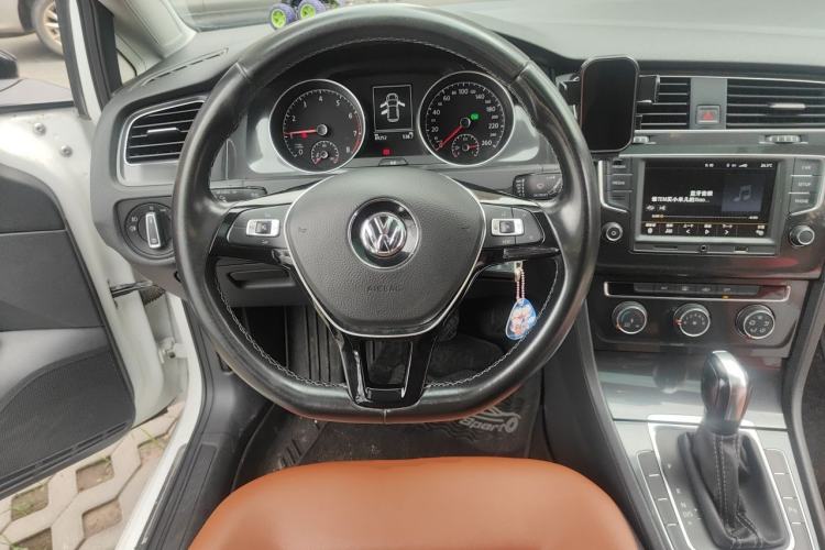 Used Volkswagen Golf 2017 1.6L Automatic Comfort Million-Vehicle Anniversary Edition Steering Wheel