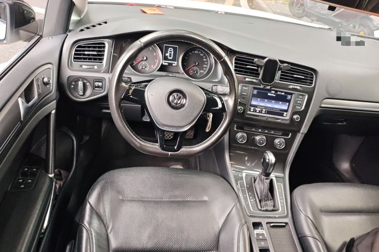 Used Volkswagen Golf 2017 1.6L Automatic Comfort Million-Vehicle Anniversary Edition Steering Wheel