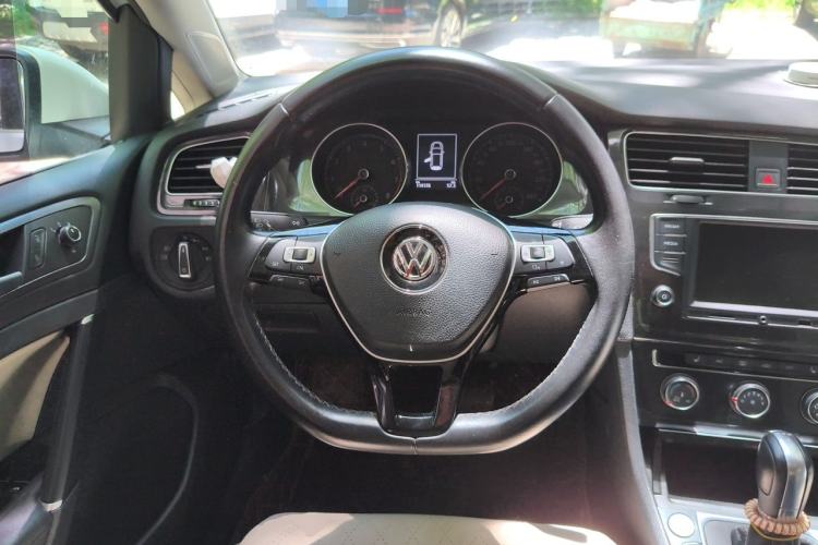 Used Volkswagen Golf 2017 230TSI Automatic Luxury Million-Vehicle Commemorative Edition Steering Wheel