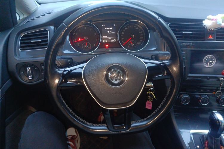 Used Volkswagen Golf 2017 1.6L Automatic Comfort Million-Vehicle Anniversary Edition Steering Wheel