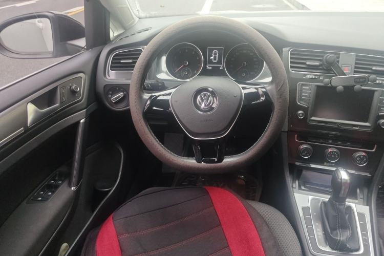 Used Volkswagen Golf 2017 230TSI Automatic Comfort Edition – Celebrating Milestone of One Million Units Steering Wheel