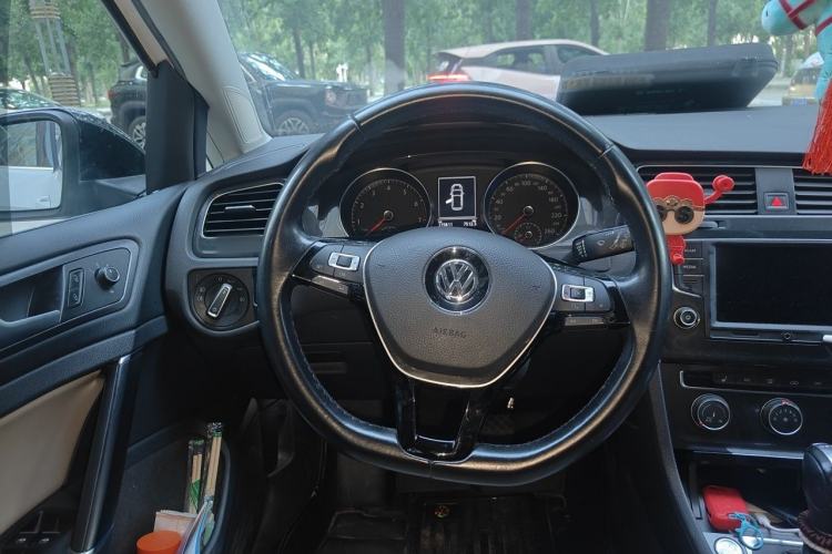 Used Volkswagen Golf 2017 230TSI Automatic Luxury Million-Vehicle Commemorative Edition Steering Wheel
