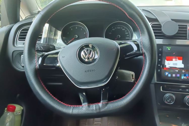 Used Volkswagen Golf 2017 1.6L Automatic Comfort Million-Vehicle Anniversary Edition Steering Wheel