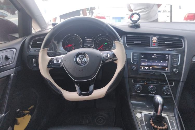 Used Volkswagen Golf 2017 230TSI Automatic Luxury Million-Vehicle Commemorative Edition Steering Wheel