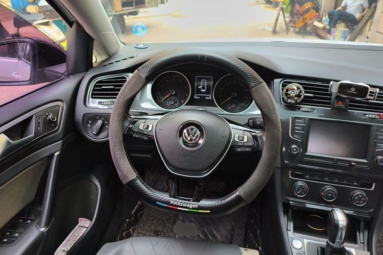 Used Volkswagen Golf 2017 230TSI Automatic Luxury Million-Vehicle Commemorative Edition Steering Wheel