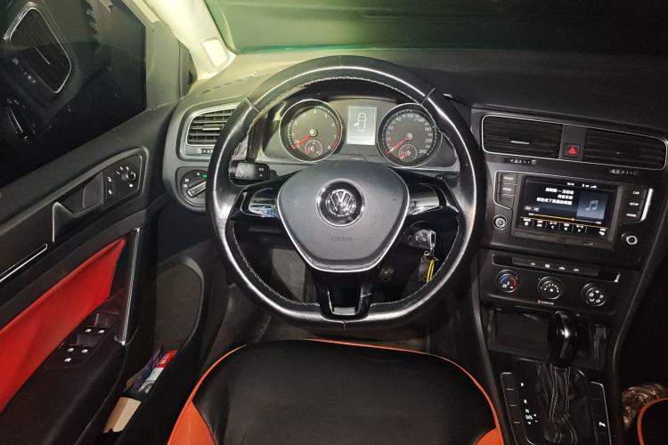 Used Volkswagen Golf 2017 1.6L Automatic Comfort Million-Vehicle Anniversary Edition Steering Wheel