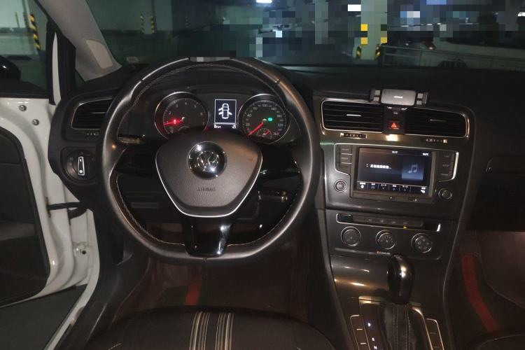 Used Volkswagen Golf 2017 1.6L Automatic Comfort Million-Vehicle Anniversary Edition Steering Wheel