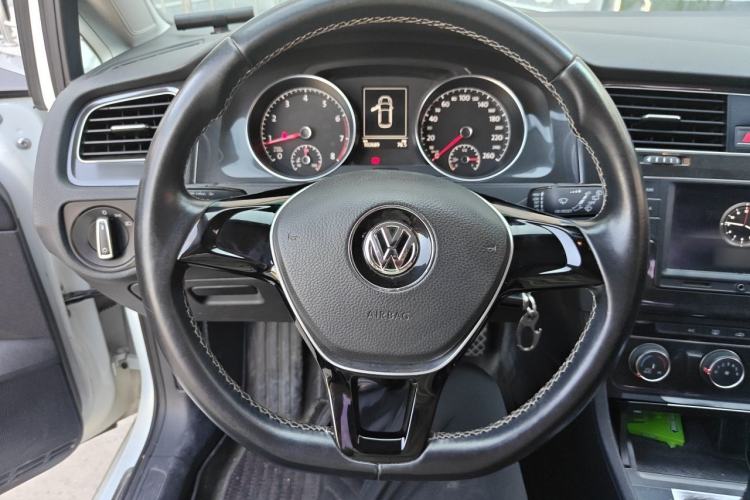 Used Volkswagen Golf 2017 1.6L Automatic Comfort Million-Vehicle Anniversary Edition Steering Wheel