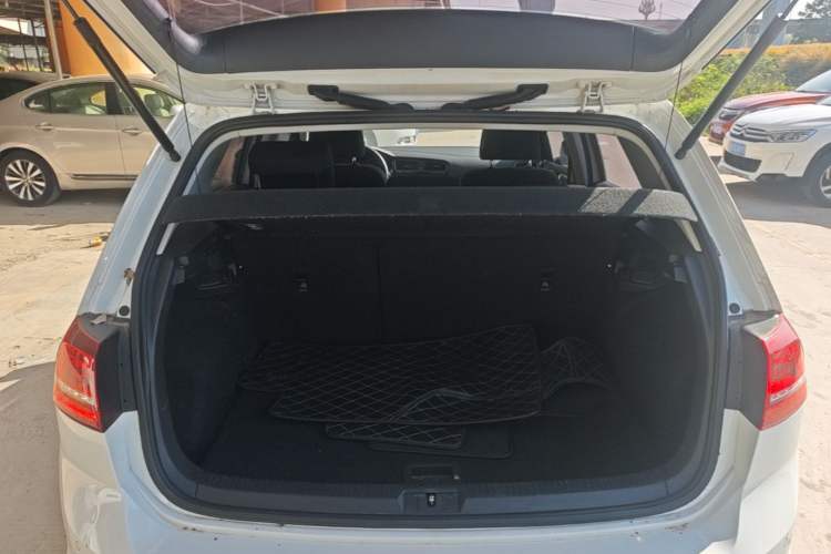 Used Volkswagen Golf 2017 230TSI Automatic Comfort Edition – Celebrating Milestone of One Million Units Trunk