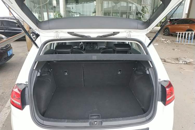 Used Volkswagen Golf 2017 230TSI Automatic Luxury Million-Vehicle Commemorative Edition Trunk