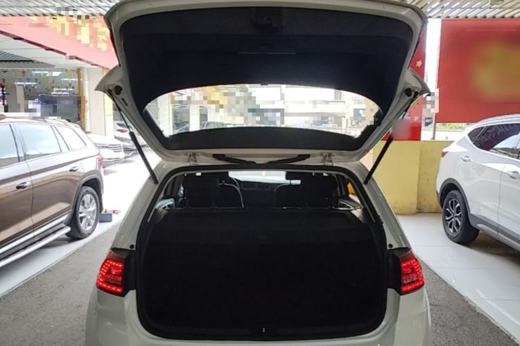 Used Volkswagen Golf 2017 230TSI Automatic Comfort Edition – Celebrating Milestone of One Million Units Trunk