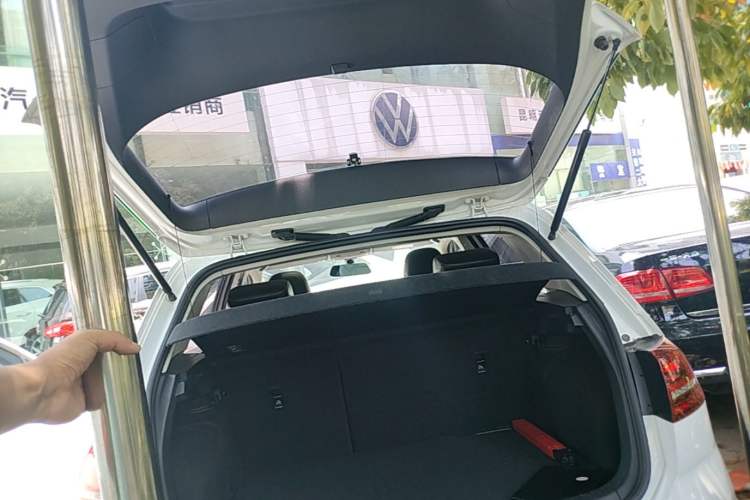 Used Volkswagen Golf 2017 230TSI Automatic Luxury Million-Vehicle Commemorative Edition Trunk