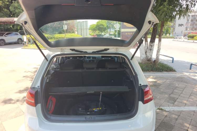 Used Volkswagen Golf 2017 230TSI Automatic Comfort Edition – Celebrating Milestone of One Million Units Trunk