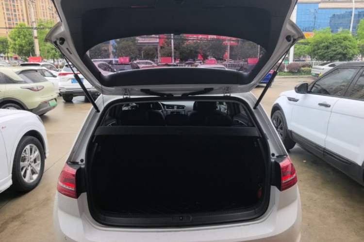 Used Volkswagen Golf 2017 230TSI Automatic Comfort Edition – Celebrating Milestone of One Million Units Trunk