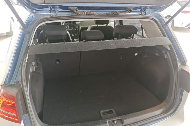 Used Volkswagen Golf 2017 230TSI Automatic Comfort Edition – Celebrating Milestone of One Million Units Trunk