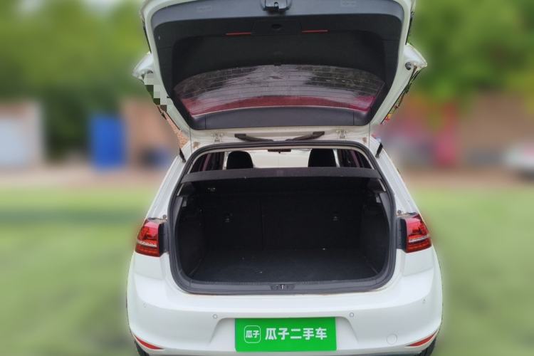 Used Volkswagen Golf 2017 230TSI Automatic Comfort Edition – Celebrating Milestone of One Million Units Trunk