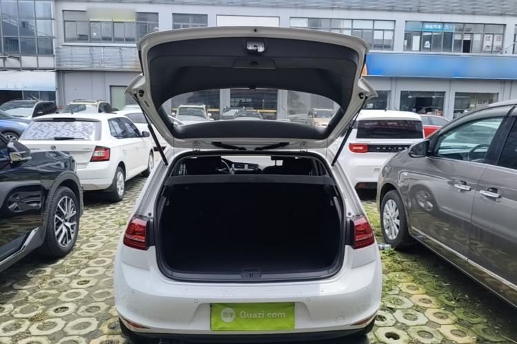 Used Volkswagen Golf 2017 230TSI Automatic Comfort Edition – Celebrating Milestone of One Million Units Trunk