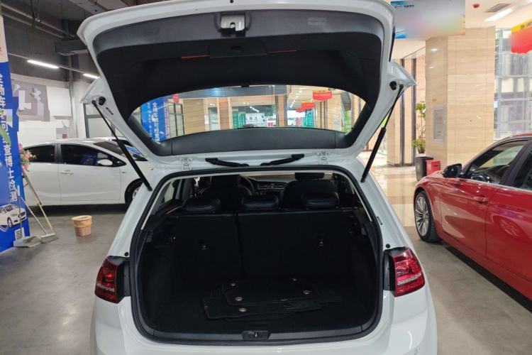 Used Volkswagen Golf 2017 230TSI Automatic Comfort Edition – Celebrating Milestone of One Million Units Trunk