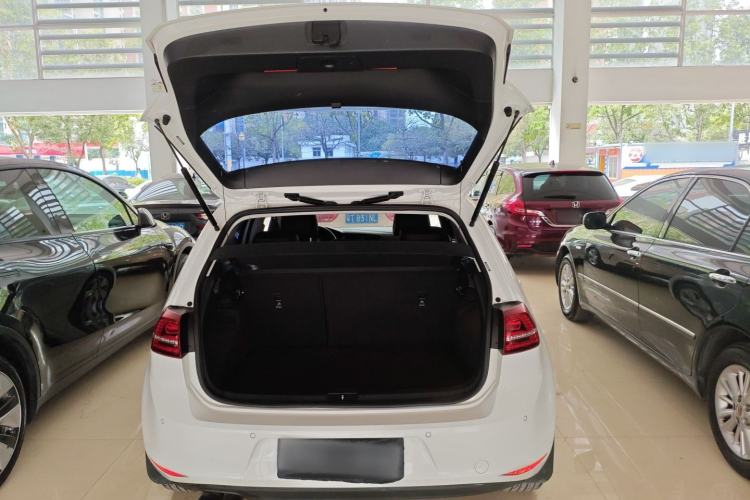 Used Volkswagen Golf 2017 230TSI Automatic Comfort Edition – Celebrating Milestone of One Million Units Trunk
