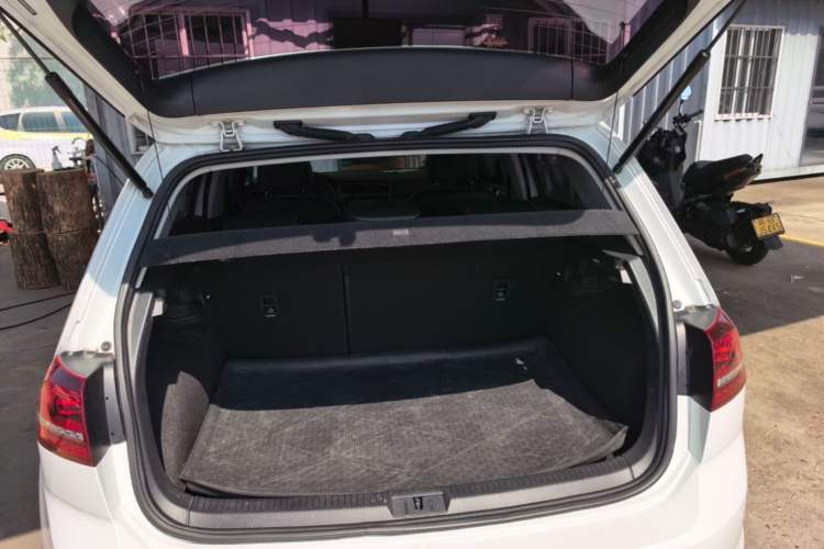 Used Volkswagen Golf 2017 230TSI Automatic Luxury Million-Vehicle Commemorative Edition Trunk