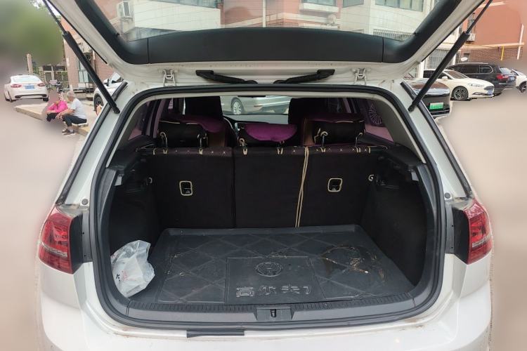Used Volkswagen Golf 2017 1.6L Automatic Comfort Million-Vehicle Anniversary Edition Trunk