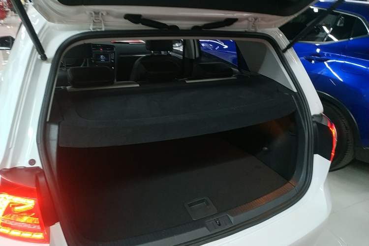 Used Volkswagen Golf 2017 230TSI Automatic Luxury Million-Vehicle Commemorative Edition Trunk