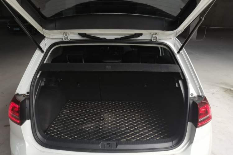 Used Volkswagen Golf 2017 230TSI Automatic Luxury Million-Vehicle Commemorative Edition Trunk