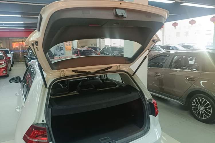 Used Volkswagen Golf 2017 230TSI Automatic Luxury Million-Vehicle Commemorative Edition Trunk