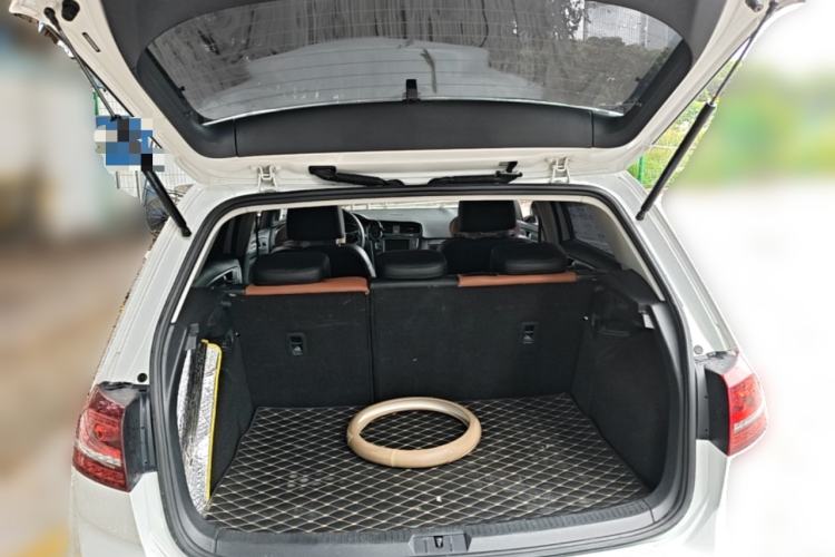 Used Volkswagen Golf 2017 1.6L Automatic Comfort Million-Vehicle Anniversary Edition Trunk