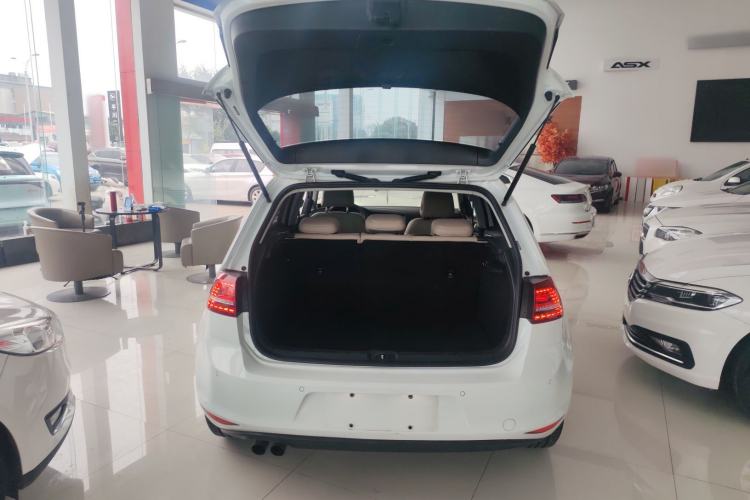 Used Volkswagen Golf 2017 230TSI Automatic Comfort Edition – Celebrating Milestone of One Million Units Trunk