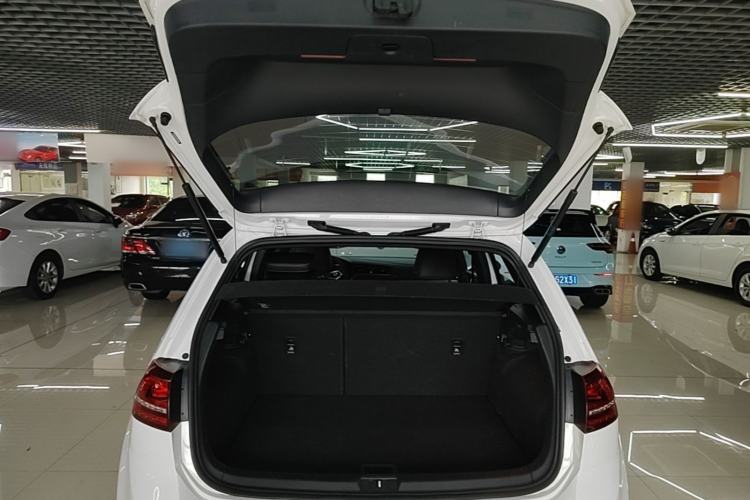 Used Volkswagen Golf 2017 280TSI Automatic R-Line Million-Vehicle Commemorative Edition Trunk