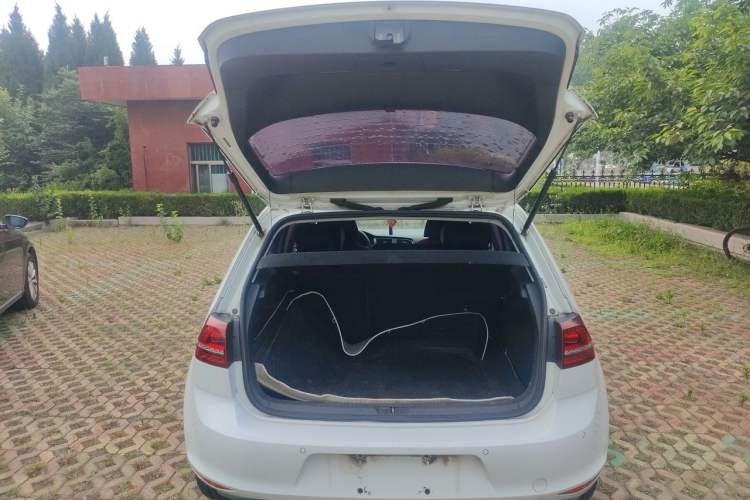Used Volkswagen Golf 2017 230TSI Automatic Comfort Edition – Celebrating Milestone of One Million Units Trunk