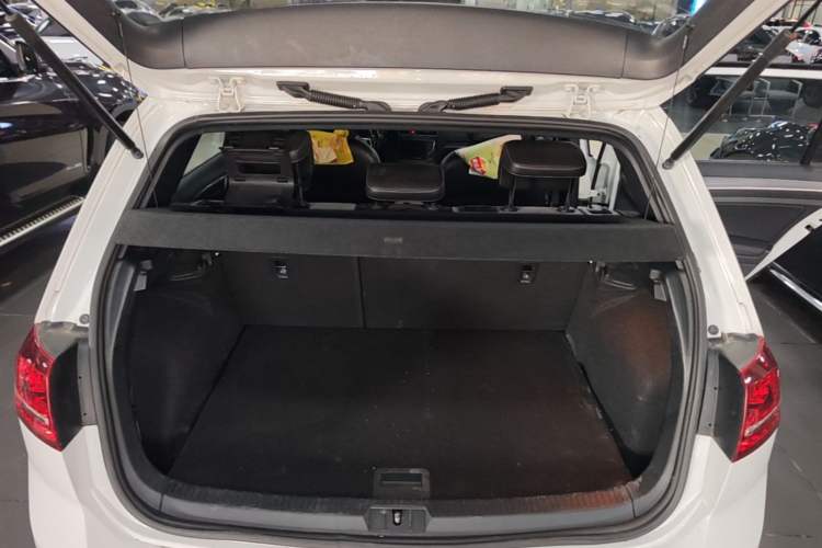 Used Volkswagen Golf 2017 280TSI Automatic R-Line Million-Vehicle Commemorative Edition Trunk