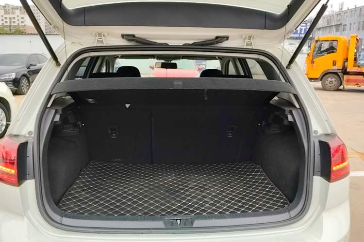 Used Volkswagen Golf 2017 1.6L Automatic Comfort Million-Vehicle Anniversary Edition Trunk