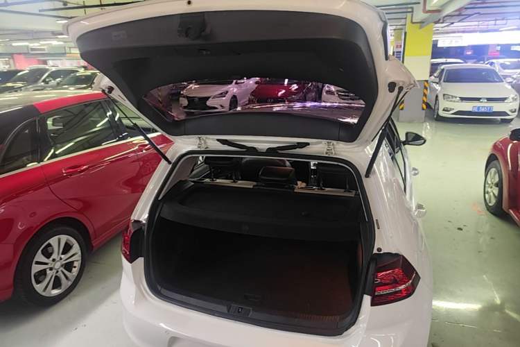 Used Volkswagen Golf 2017 230TSI Automatic Luxury Million-Vehicle Commemorative Edition Trunk