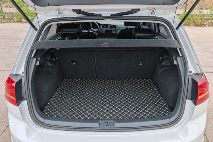 Used Volkswagen Golf 2017 230TSI Automatic Luxury Million-Vehicle Commemorative Edition Trunk