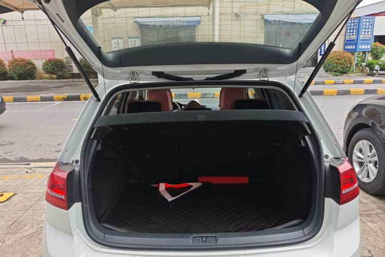 Used Volkswagen Golf 2017 1.6L Automatic Comfort Million-Vehicle Anniversary Edition Trunk