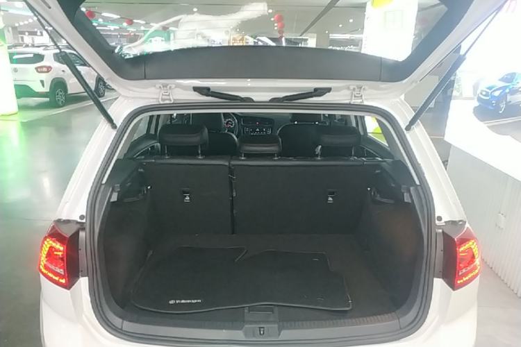 Used Volkswagen Golf 2017 230TSI Automatic Comfort Edition – Celebrating Milestone of One Million Units Trunk
