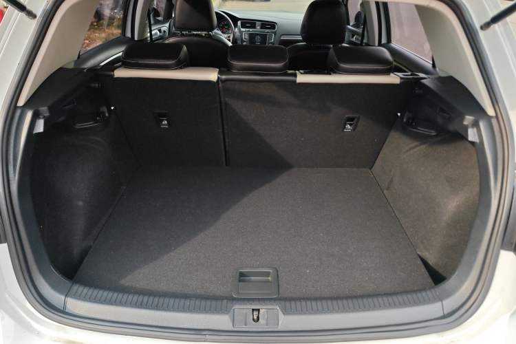 Used Volkswagen Golf 2017 230TSI Automatic Luxury Million-Vehicle Commemorative Edition Trunk