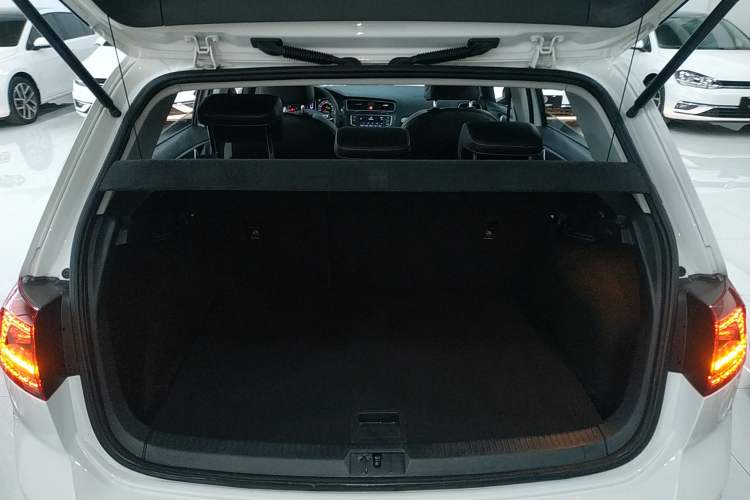 Used Volkswagen Golf 2017 230TSI Automatic Luxury Million-Vehicle Commemorative Edition Trunk